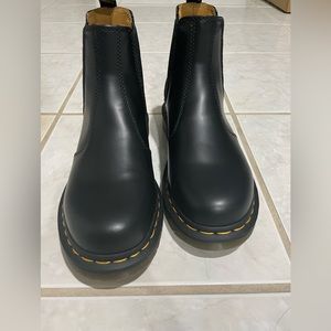 Dr. Martens chelsea boots 7W